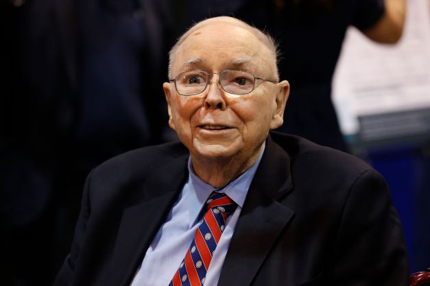 Bitcoin Critic Charlie Munger Calls AI Overhyped